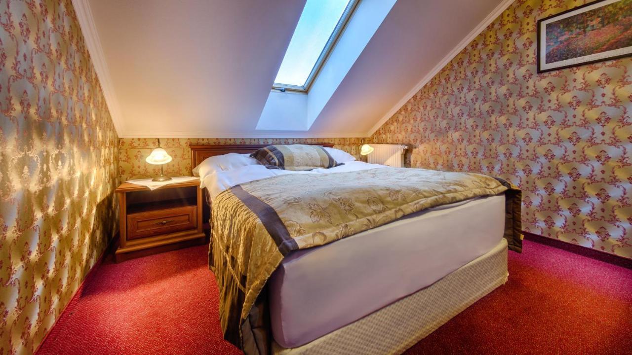 Hotel Tevel Sladkovicovo Buitenkant foto