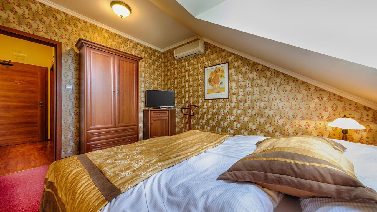 Hotel Tevel Sladkovicovo Buitenkant foto