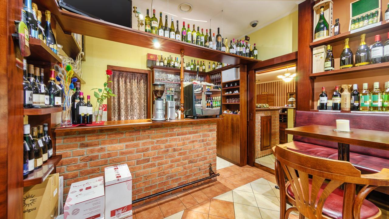 Hotel Tevel Sladkovicovo Buitenkant foto